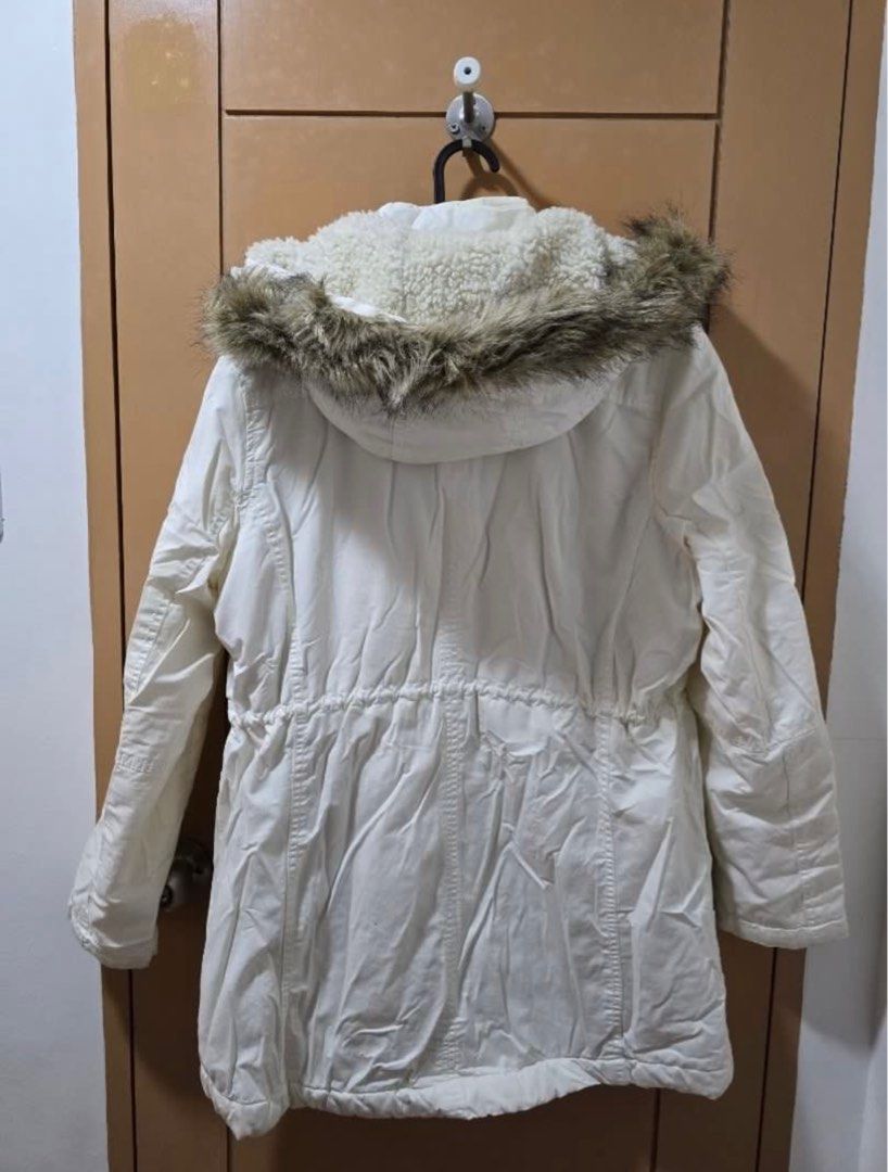 Gap winter jacket / parka (Category: Coats, Jackets and Outerwear) located in Las Pinas. Submitted by sofiaadeline (Listing ID 1354781596, Image 3). Description: .
