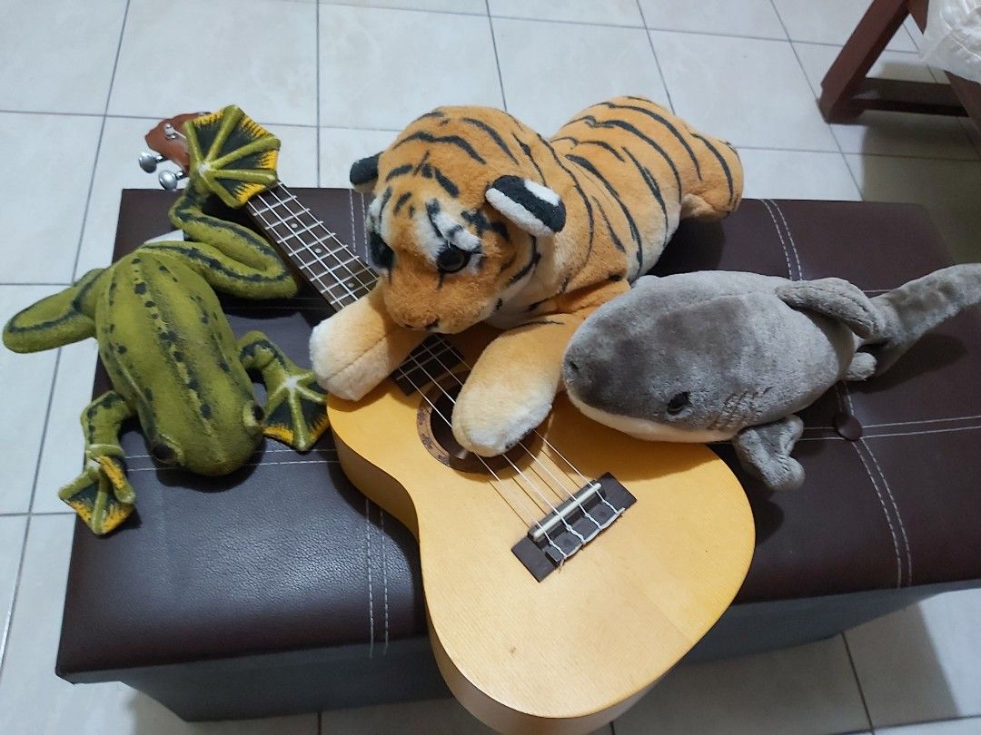 Guitar, ukelele, stuffed toys (Category: Musical Instruments) located in Santa Rosa. Submitted by cristine83 (Listing ID 1354828714, Image 1). Description: take ALL see all the pictures to appreciate.