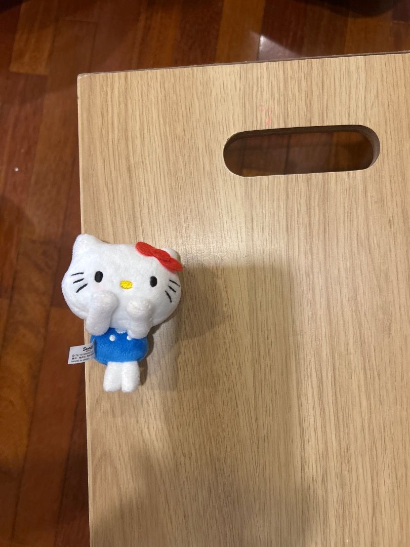 Hello Kitty (Category: Plushies & Soft Toys) located in Petaling Jaya. Submitted by cllee0603702136 (Listing ID 1354732050, Image 2). Description: Sanrio Hello Kitty 10cm .