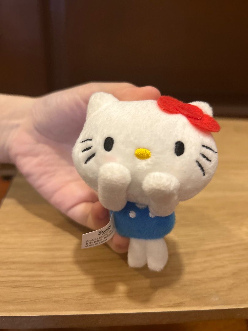 Hello Kitty (Category: Plushies & Soft Toys) located in Petaling Jaya. Submitted by cllee0603702136 (Listing ID 1354732050, Image 3). Description: Sanrio Hello Kitty 10cm .