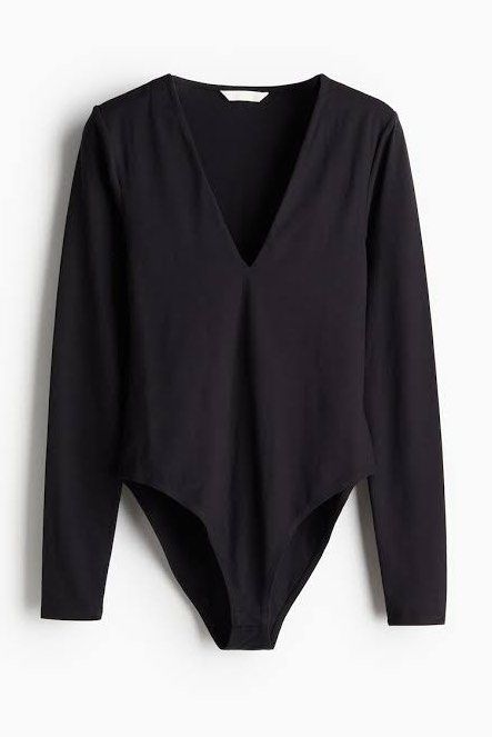 H&M Black Bodysuit Long Sleeves - Small (Category: Blouses) located in Jaen. Submitted by cutecottons09 (Listing ID 1354726818, Image 1). Description: ORIGINAL PRICE - Php 999.00 Condition - NWOT Thick fabric. Stretchable. Not cotton fabric. Very nice 👍 Rfs: Hindi nagagamit ☺️ .