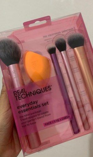 [LAST PRICE] Real Techniques Everyday Set (Category: Makeup) located in Manila. Submitted by jean_closet (Listing ID 1354822425, Image 2). Description: Brandnew & sealed Actual pics posted Lp inquiries will be ignored Extra gift na hindi nabigay hehe bought for 1.3k at SM Aura Watsons .