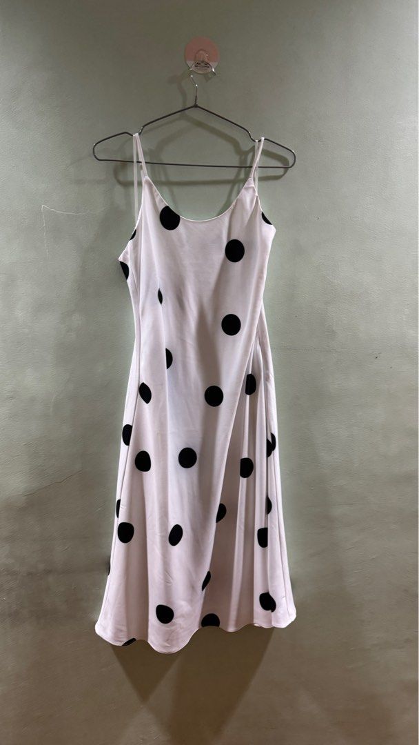 Love Bonito Polka Dot Dress (Category: Dresses) located in Quezon City. Submitted by jooys (Listing ID 1354857965, Image 1). Description: Some black dots have bled.