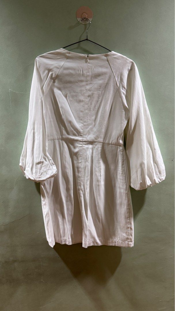 Love Bonito White Dress (Category: Dresses) located in Quezon City. Submitted by jooys (Listing ID 1354858104, Image 2). Description: .