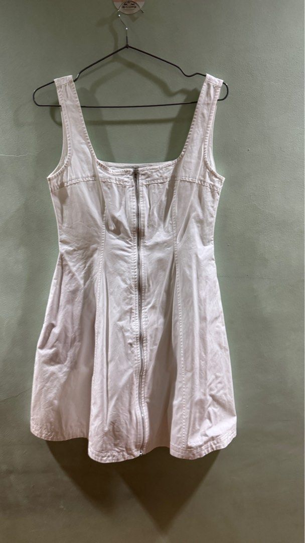 Love Bonito Zip Dress White (Category: Dresses) located in Quezon City. Submitted by jooys (Listing ID 1354859183, Image 1). Description: .