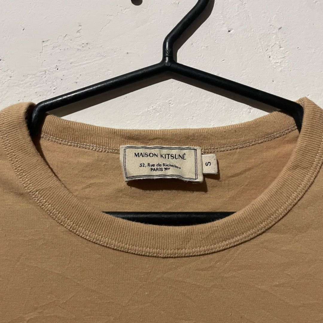 Maison Kitsune Parisienne Tshirt (Category: Luxury Apparel) located in Bacolod City. Submitted by cast.archives (Listing ID 1354907532, Image 3). Description: Maison Kitsune Parisiene Tshirt Size: Small Condition: Very good Flaw: Minimal dirt (washable) 1,500+shipping fee.