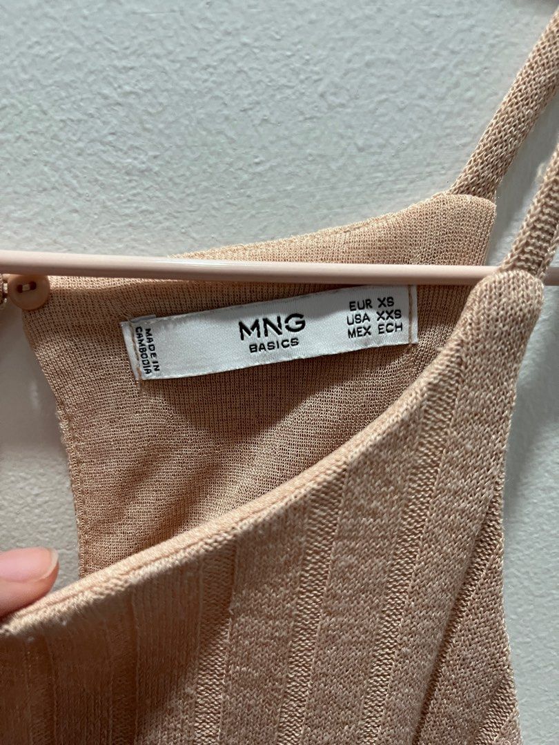Mango Basics Pink Sleeveless Blouse (Category: Sleeveless) located in Quezon City. Submitted by umsph (Listing ID 1354835575, Image 2). Description: Mango Basics Pink Sleeveless Blouse Size XS on tag but is a loose fit so fits S GCash Payment Same day delivery or gogo xpress C/o buyer Rfs: declutter Can give discounts if you purchase more than 1 item -> check out my shop @umsph.
