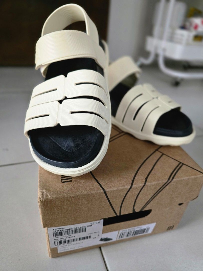 Melissa Kaiteki BNIB SZ 5 (Category: Flats & Sandals) located in Pasig City. Submitted by etherealwillow (Listing ID 1354811485, Image 1). Description: .