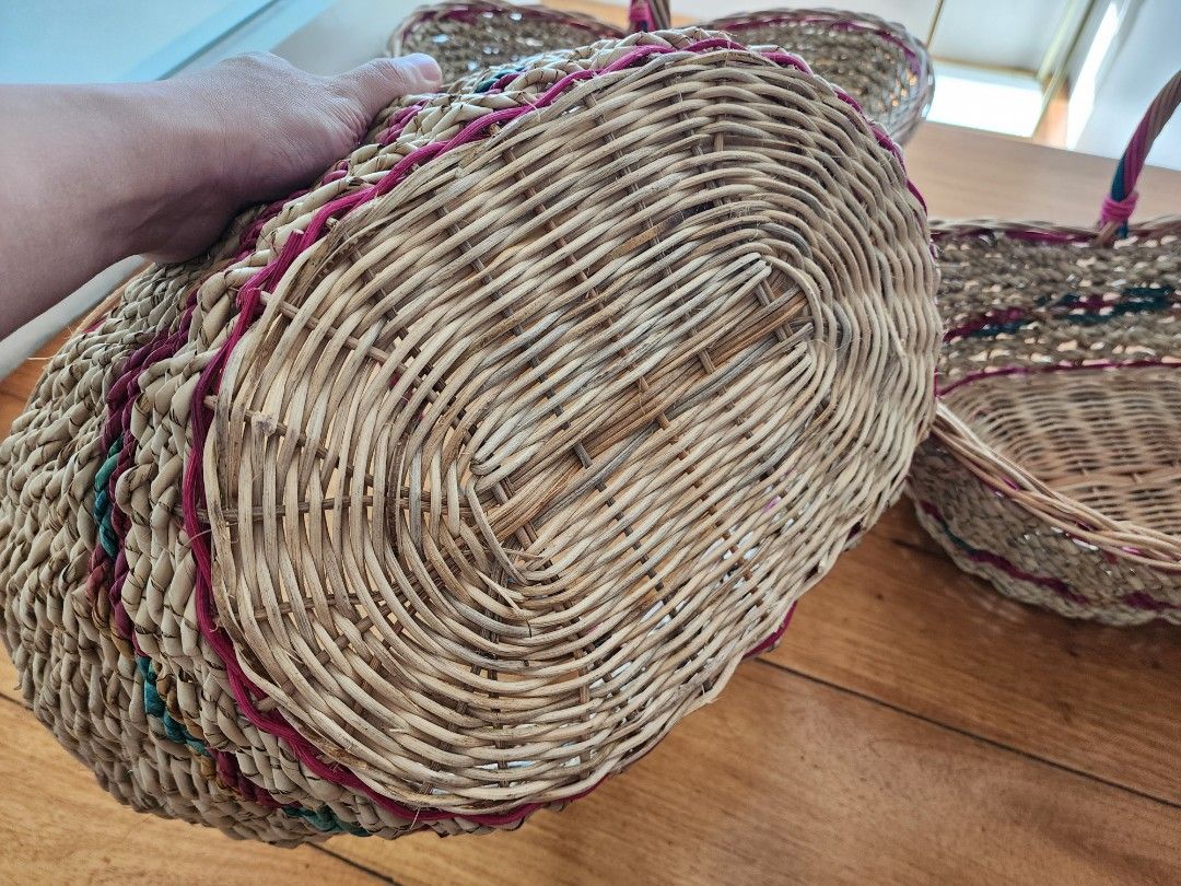 Native Woven Basket (Category: Gift Baskets & Hampers) located in Quezon City. Submitted by kristeenl556 (Listing ID 1354723935, Image 3). Description: Native Woven Basket in good conditiin never been used binili tapos hindi nagamit 3pcs basket for 200peso reason for selling: cleaning the house.