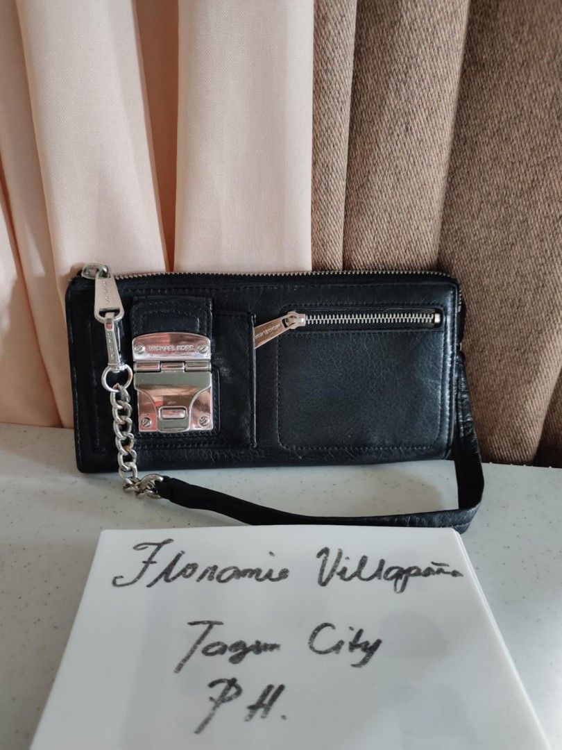 Orig mk kili bag (Category: Luxury Bags & Wallets) located in Tagum. Submitted by luxbagelyas (Listing ID 1354738175, Image 1). Description: genuine leather no flaws marami card slot no flaws ganda neto super tibay.