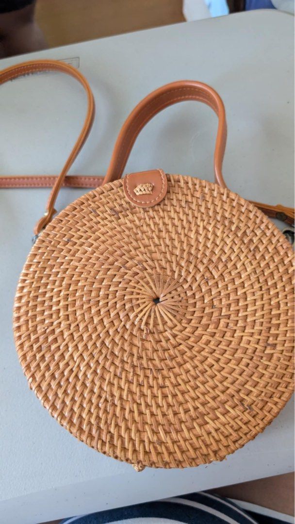 Original Batik Bali Wooden Bag with Handle (Category: Cross-body Bags) located in Manila. Submitted by declutterforamari (Listing ID 1354833005, Image 3). Description: Please message for more pictures and details. Thank you :).