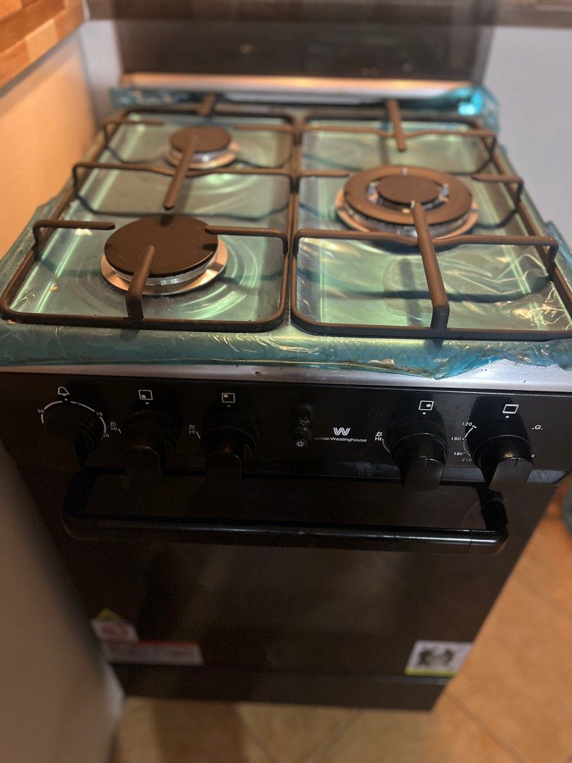 Oven range (brand new) (Category: Ovens & Toasters) located in Makati City. Submitted by rainnes18 (Listing ID 1354819857, Image 3). Description: White westing house(brand new) oven range can use electric or gas😊.