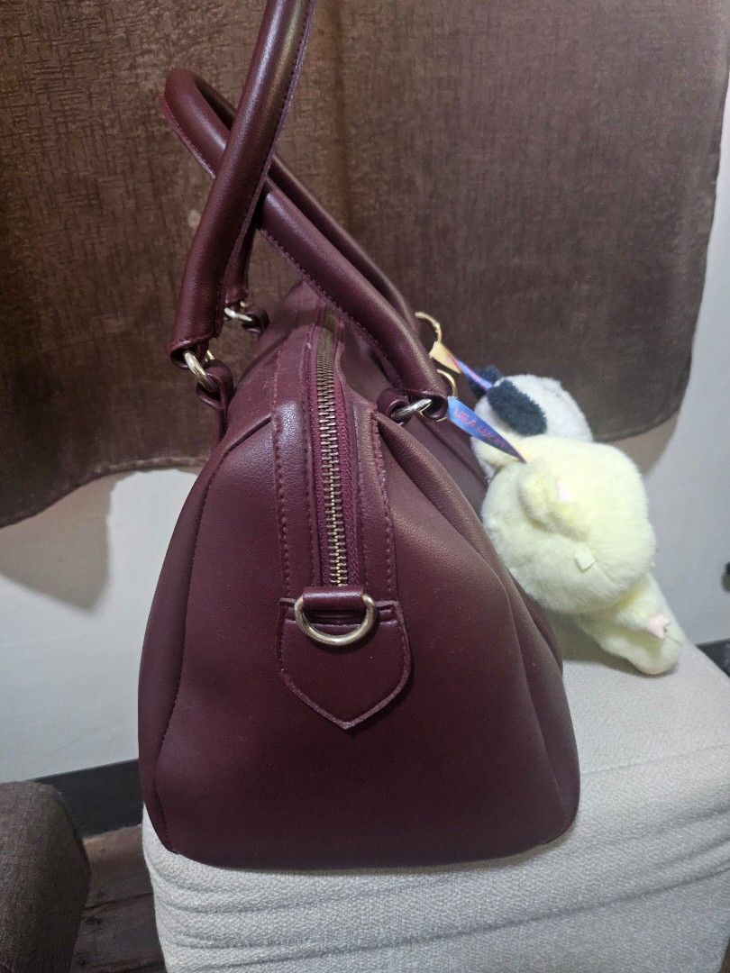 Shiq Doctor's Bag (Category: Shoulder Bags) located in Manila. Submitted by carsel01 (Listing ID 1354798753, Image 2). Description: Vegan leather from Shiq. The bag is lightly used and it comes with a long strap that has never been used..