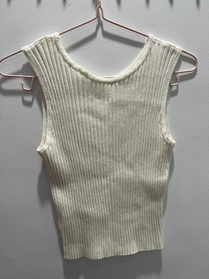 Sleeveless White Knit Top (Category: Sleeveless) located in Quezon City. Submitted by umsph (Listing ID 1354837580, Image 2). Description: Sleeveless White Knit Top Bought from a bazaar No tag but fits Medium GCash Payment Same day delivery or gogo xpress C/o buyer Rfs: declutter Can give discounts if you purchase more than 1 item -> check out my shop @umsph.