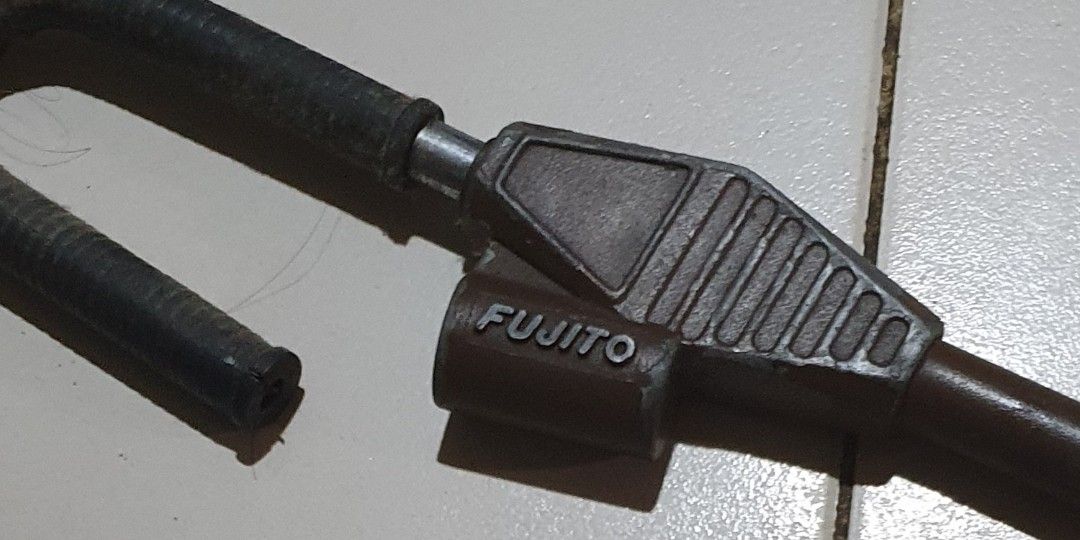 Steering wheel lock Fujito (Category: Body Parts and Accessories) located in Manila. Submitted by bebothann (Listing ID 1354767629, Image 1). Description: Fujito steering wheel lock good condition shipping c/o buyer.