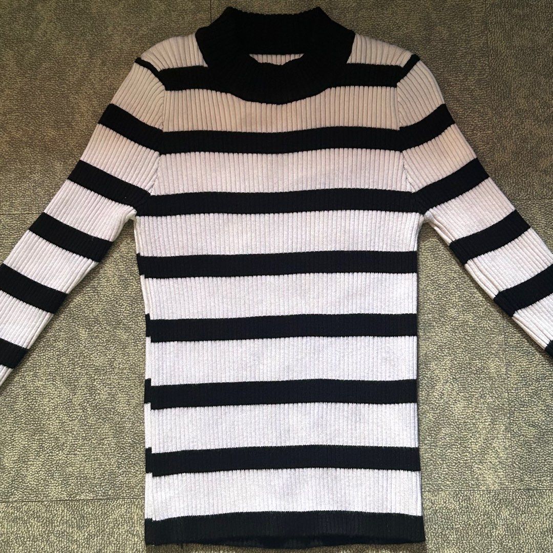 Sweater with finger-hole (Category: Longsleeves) located in Guagua. Submitted by prefted (Listing ID 1354729195, Image 3). Description: once worn .