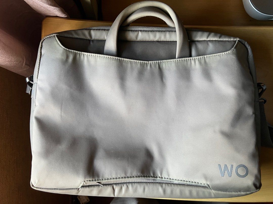 Tucano Workout Bag (Category: Laptop Bags & Sleeves) located in Paranaque City. Submitted by authenticand100pctlegit (Listing ID 1352080980, Image 3). Description: Slim custom design for MacBook Pro Compact and lightweight bag suitable for 13” to 15” MacBooks and laptops Designed in Milan, Italy; made in China Made of hi-tech material with eco-leather accents Key Features; 1 main zippered compartment w/ inside laptop sleeve 2 external pockets (fr