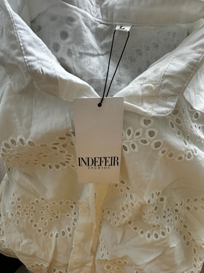 White Polo Eyelet Summer Dress (Category: Dresses) located in Pasig City. Submitted by tin.a.a (Listing ID 1354789090, Image 3). Description: with linning perfect LWD if corporate yung setting Pwede ring summer dress kasi breathable ang fabric.