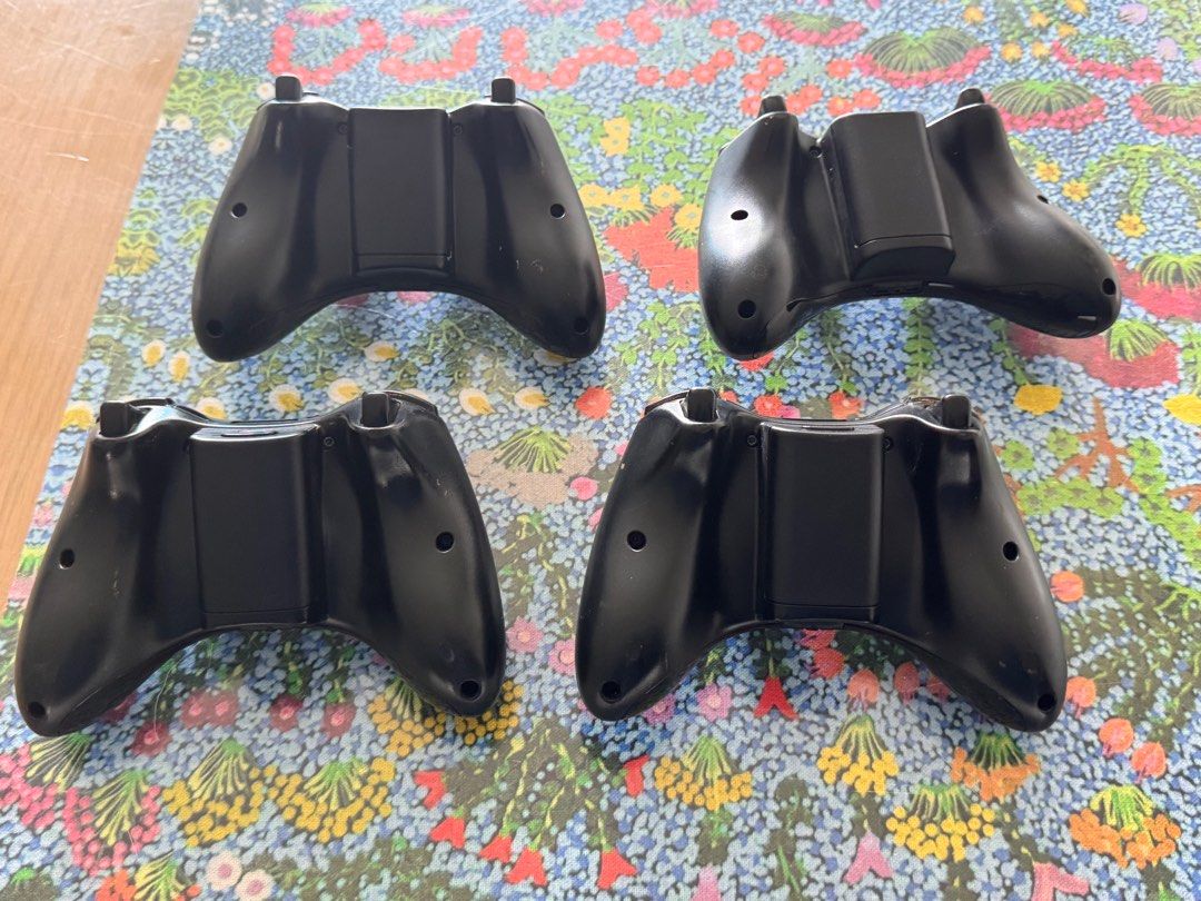 Xbox remote controller (Category: Xbox) located in Singapore. Submitted by gf1888z (Listing ID 1354780536, Image 2). Description: .