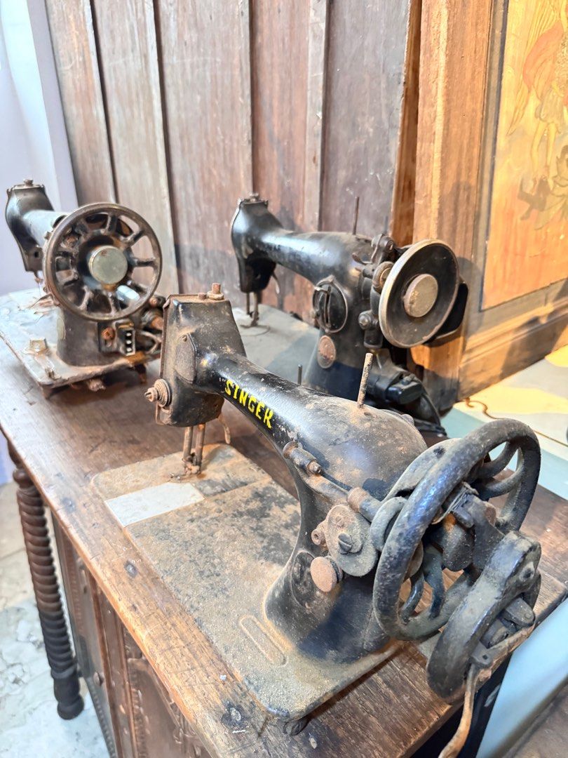 3pcs singer sewing Machine (Category: Craft Supplies & Tools) located in Manila. Submitted by sinaunang_gamit (Listing ID 1354994247, Image 2). Description: 3pcs singer sewing Machine Take all for 6k only.