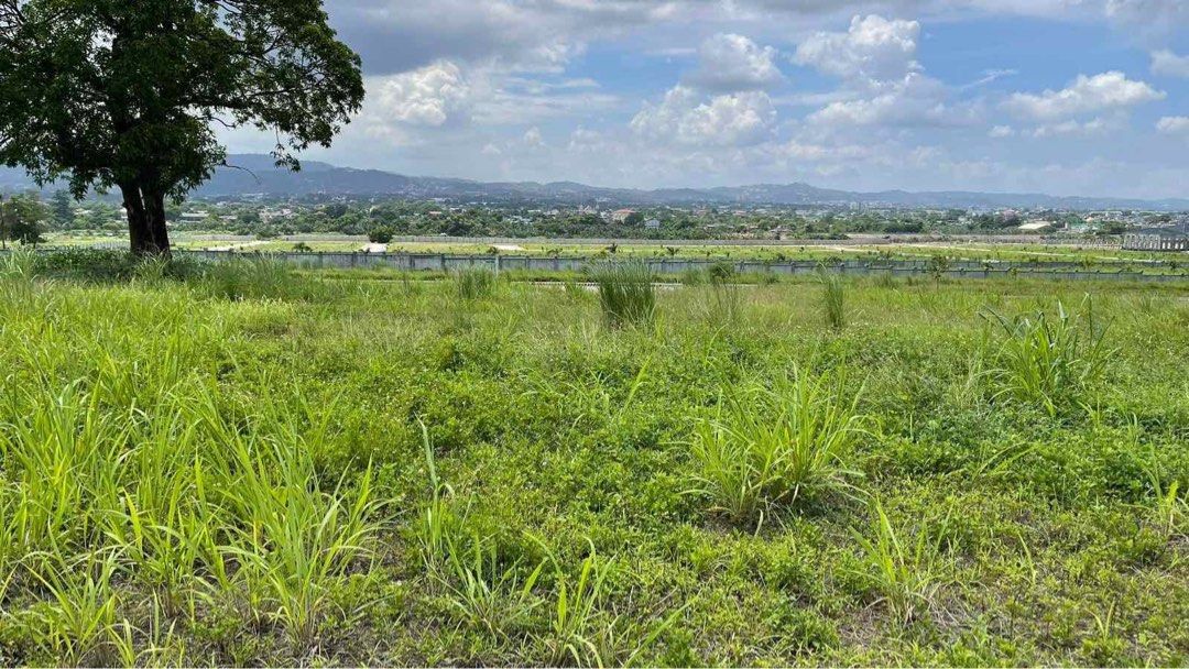 Acropolis Loyola Quezon City (Category: Lot) located in Taguig. Submitted by brokerhanstaneo_09178038728 (Listing ID 1354923217, Image 2). Description: Vacant Lot in Acropolis loyola Upper part 300 sqm x P120,000 per sqm.