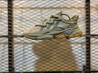 (Kategori: ) berada di . Dikirim oleh warung_sneaker (ID iklan 1355073732, Gambar 1). Deskripsi: .