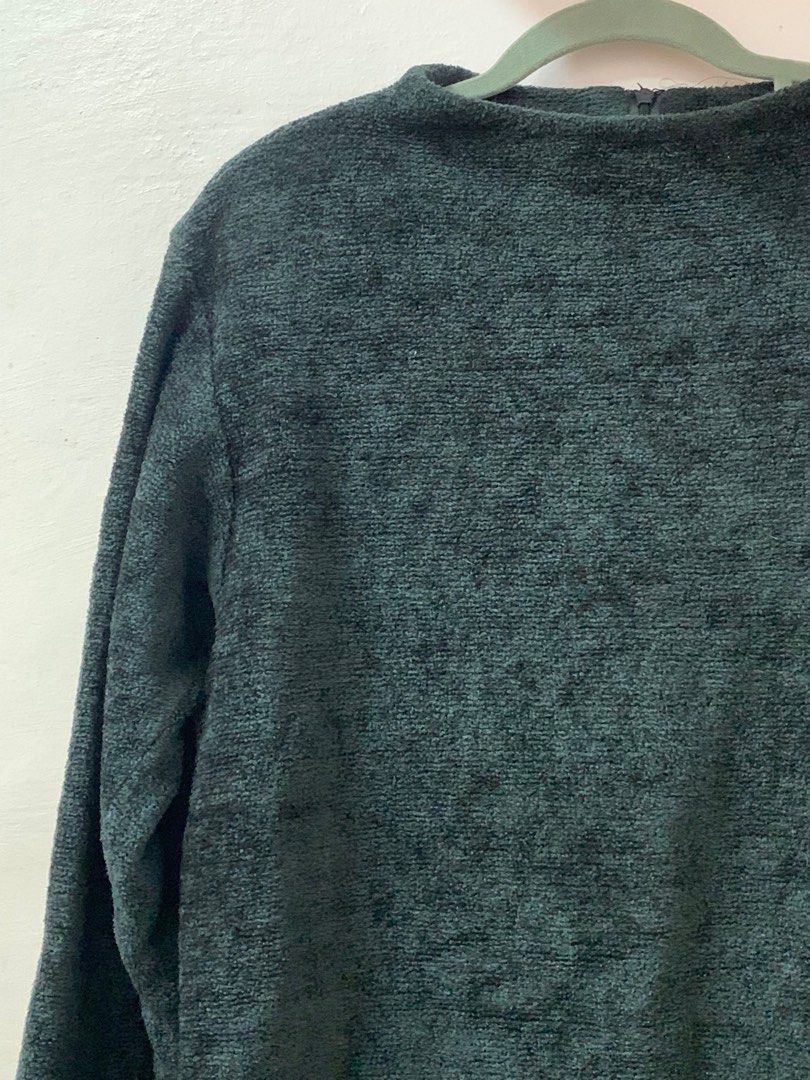 Black Furry Longsleeve Top (Category: Longsleeves) located in Bulacan. Submitted by lemoooonnnn (Listing ID 1355076660, Image 2). Description: L - Mej mainit tela.