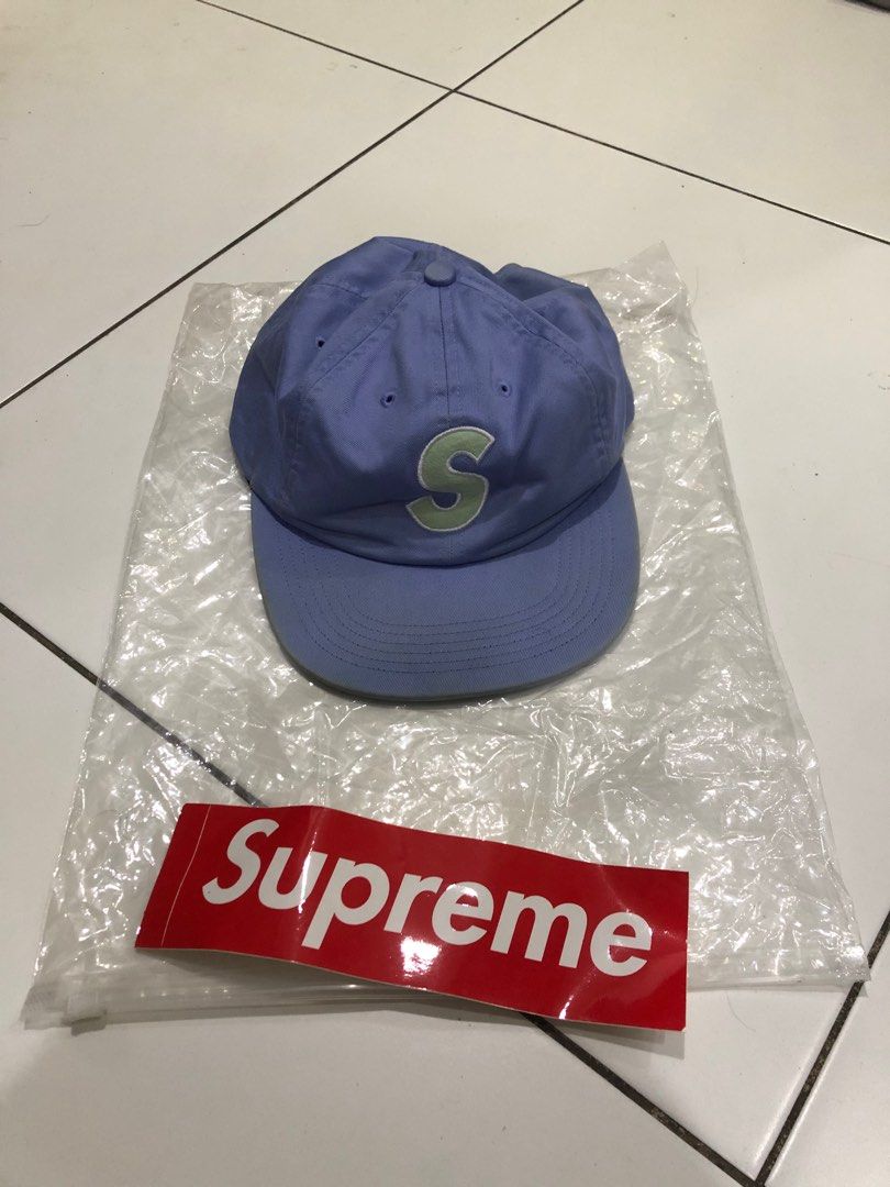 Cap supreme logo S (Category: Cap & Hats) located in Kuala Selangor. Submitted by danielashraf06 (Listing ID 1354986708, Image 1). Description: Cap supreme logo s Condition 9/10 100% legit Berminat pm 0176810079.