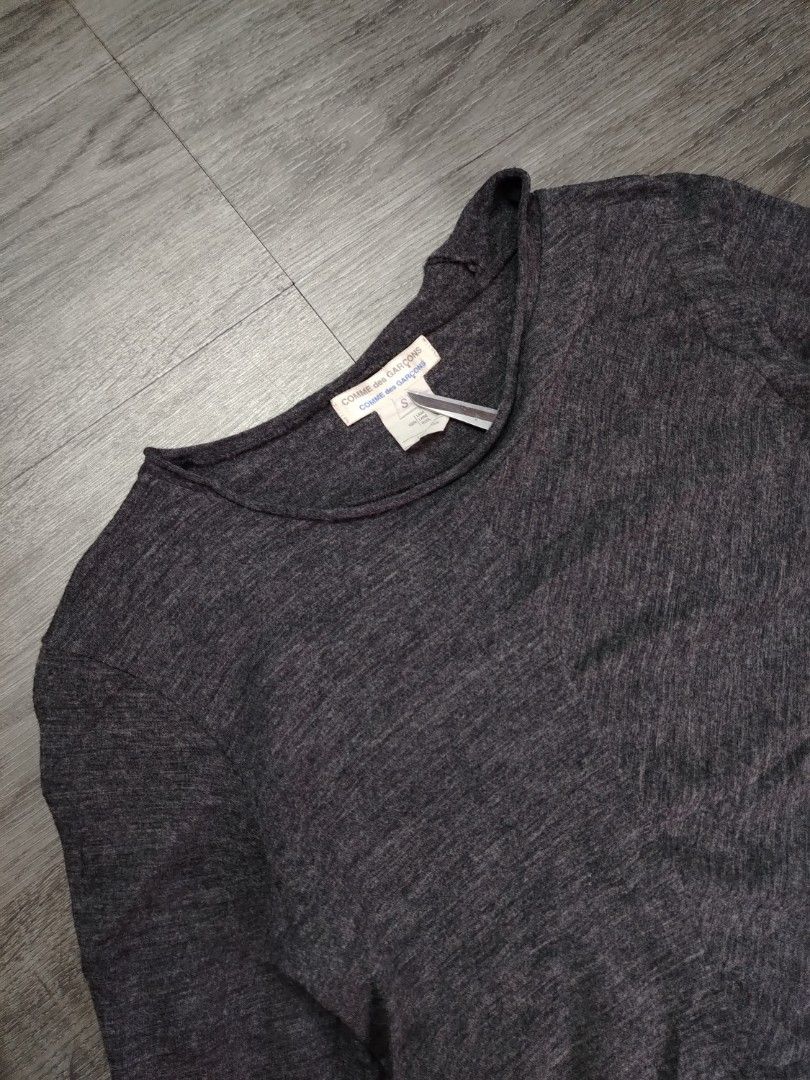 CDG - COMME DES GARCONS (Category: Longsleeves) located in Quezon City. Submitted by nfh93_____ (Listing ID 1354995401, Image 2). Description: .
