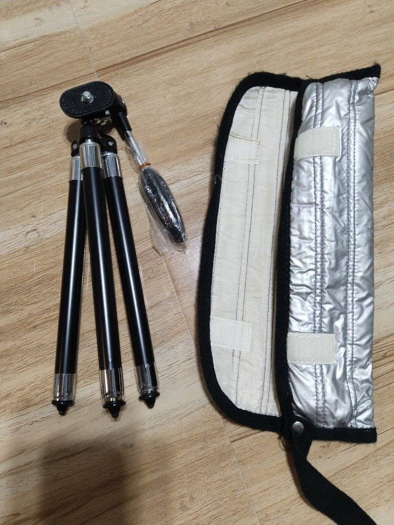 Cherry Mini Camera Tripod With Case (Category: Tripods & Monopods) located in Malolos. Submitted by afford.japan (Listing ID 1355091511, Image 1). Description: Cherry Mini Camera Tripod With Case Tan Color 8 Second Color Eight Telescope Leg.