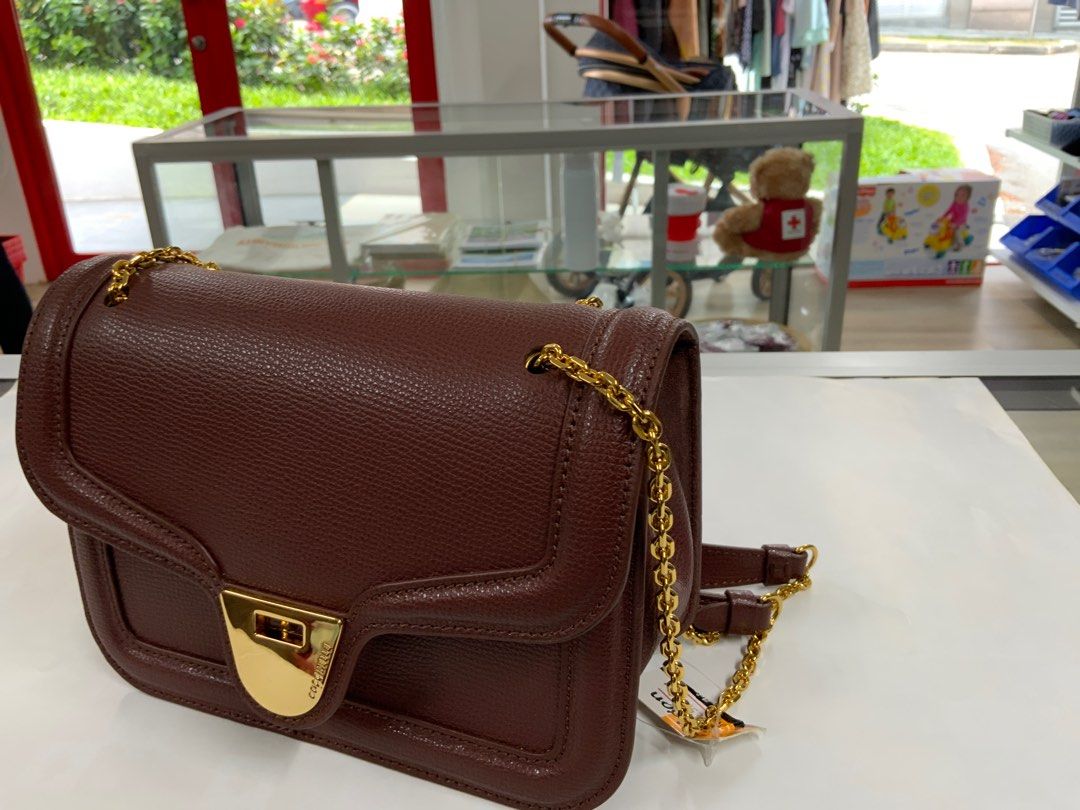 Coccinelle Authentic Italian Leather (Category: Bags & Wallets) located in Singapore. Submitted by redcrossshop (Listing ID 1354960911, Image 3). Description: Founded in 1978 in Sala Baganza, in the Parma hills, Coccinelle has always been synonymous with the creation of fashionable leather bags and accessories with women’s needs in mind. The craftsmanship of the brand, the focus on the use of the finest Italian leathers and the meticulous attenti