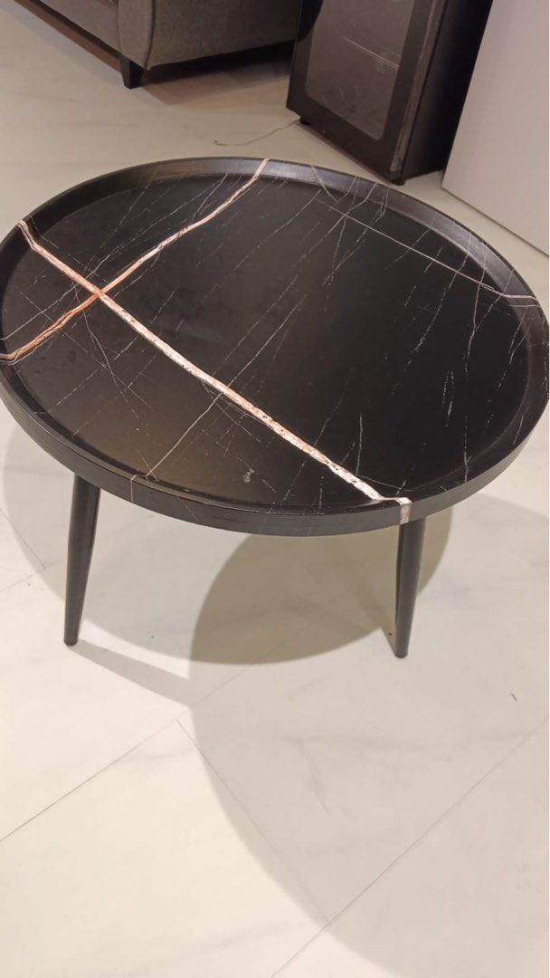 Coffee Table (Category: Tables & Sets) located in Singapore. Submitted by berrylime (Listing ID 1355007255, Image 1). Description: Coffee table Self collection.