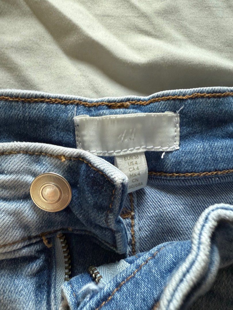 denim shorts (Category: Shorts) located in Quezon City. Submitted by declutterwsof (Listing ID 1355015063, Image 3). Description: h&m size 4.