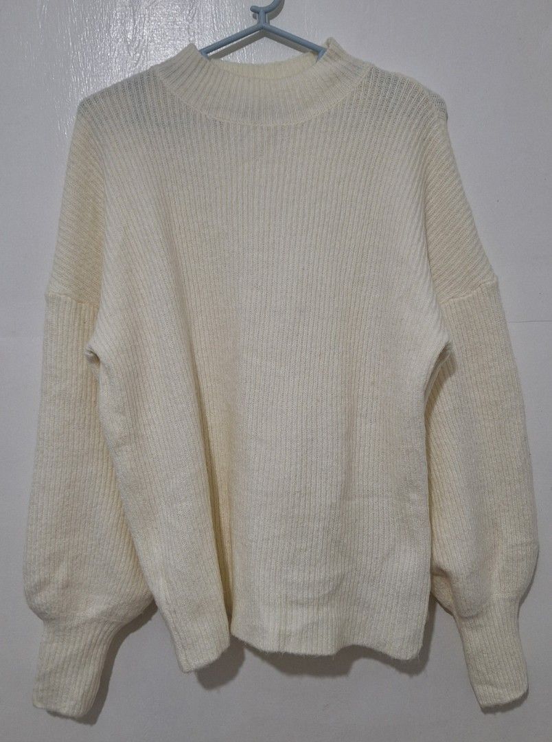 Forever 21 Round Neck Cream Sweater (Category: Coats, Jackets and Outerwear) located in Cainta. Submitted by fade1 (Listing ID 1355028476, Image 3). Description: Used once in Korea. No flaws. Size XS on tag but can fit up to medium MOP: GCASH.