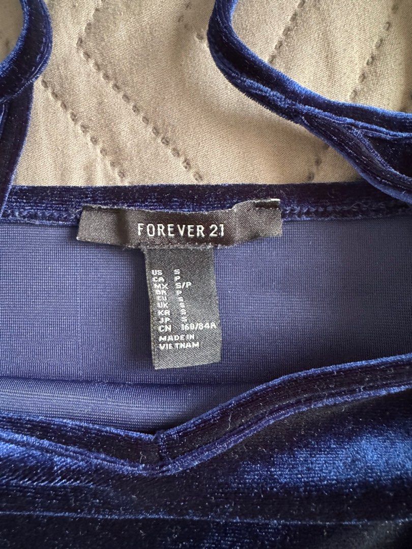 Forever 21 velvet crop top (Category: Others Tops) located in Cavite. Submitted by queenvenus (Listing ID 1354965834, Image 3). Description: Forever 21 spaghetti strap Crop top Velvet Royal blue.