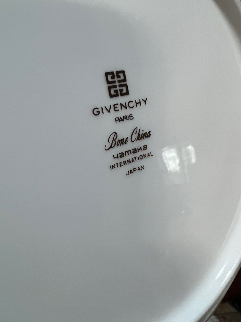 Givenchy Paris Vintage Feather Cake Plates 6.14” (Category: Dinnerware & Cutlery) located in Baguio. Submitted by mischasboutique (Listing ID 1354992571, Image 3). Description: 350 per piece 5 pcs available.
