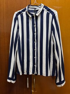 (Category: ) located in . Submitted by fullwardrobe94 (Listing ID 1355080461, Image 1). Description: .