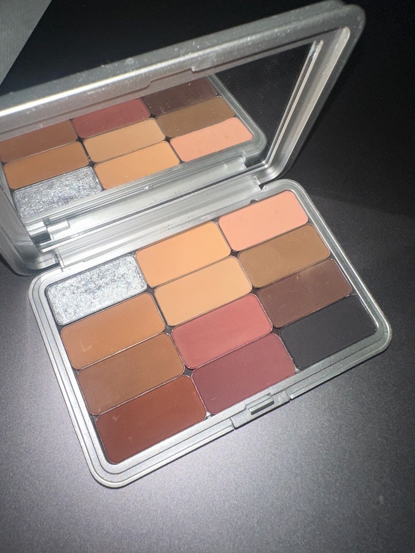Issy eyeshadow palette, Beauty & Personal Care, Face, Makeup on Carousell