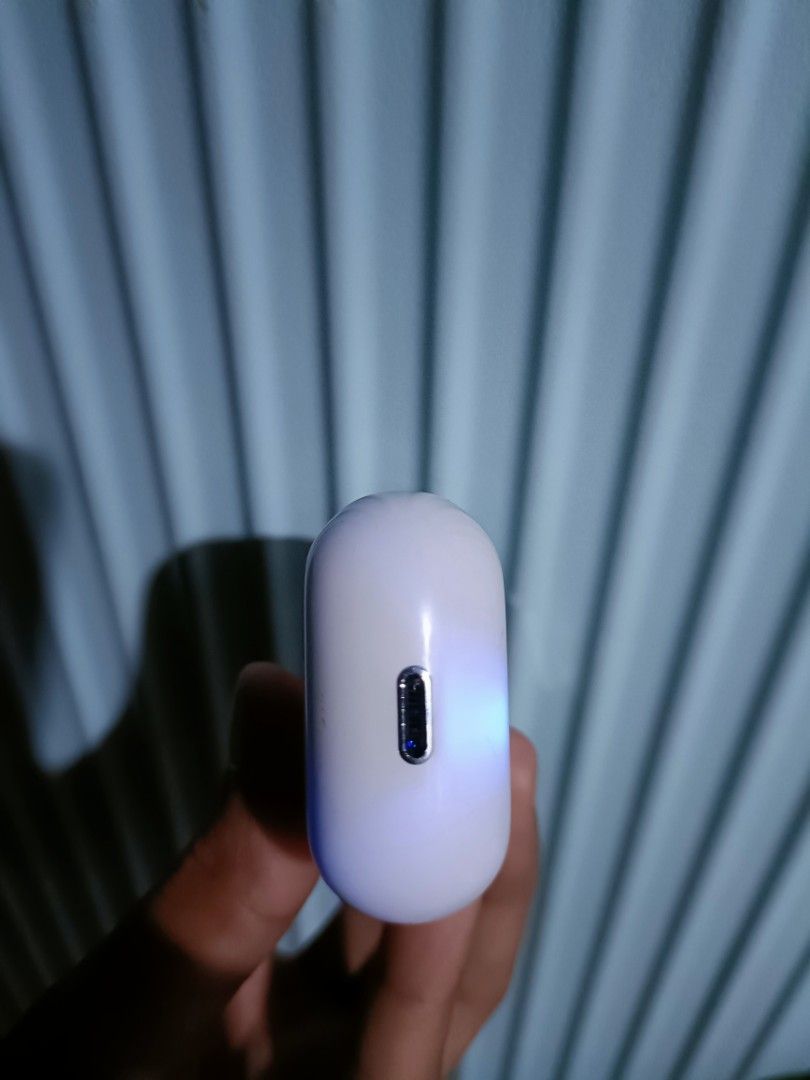 Jbl wireless earbuds (Category: Earphones) located in Pasay City. Submitted by declutterwifmeee (Listing ID 1355009650, Image 3). Description: Help me declutter!! -lightly used (see actual photos) -unit only -uses ios charger -no box -no issue, working and charging properly naman -easy connect -250php.