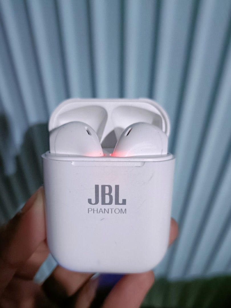 Jbl wireless earbuds (Category: Earphones) located in Pasay City. Submitted by declutterwifmeee (Listing ID 1355009650, Image 1). Description: Help me declutter!! -lightly used (see actual photos) -unit only -uses ios charger -no box -no issue, working and charging properly naman -easy connect -250php.