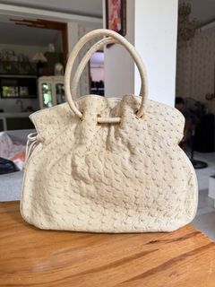 (Category: ) located in . Submitted by vintage_vogue6100 (Listing ID 1354989877, Image 1). Description: .