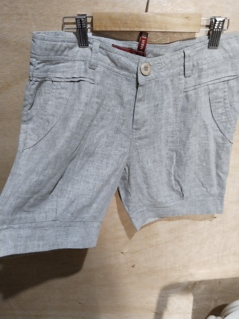 Ladies shorts (Category: Shorts) located in Cavite. Submitted by virginiacubero08 (Listing ID 1354923589, Image 1). Description: size 28 on tag pang aura actual pic.