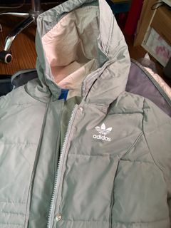 Long puffer jacket (grayish sage green)