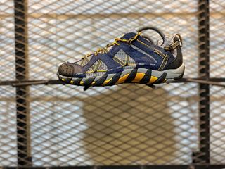 (Kategori: ) berada di . Dikirim oleh warung_sneaker (ID iklan 1355073107, Gambar 1). Deskripsi: .