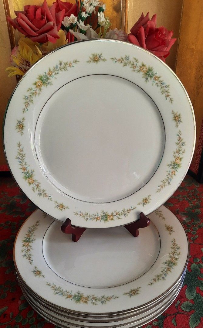 Noritake plate 10.5 inches 6pcs (Category: Dinnerware & Cutlery) located in Manila. Submitted by jorace112439395 (Listing ID 1355008349, Image 1). Description: noritake plate 10.5 inches dinner plate intact lining Japan quality 6pcs we do ship nationwide.