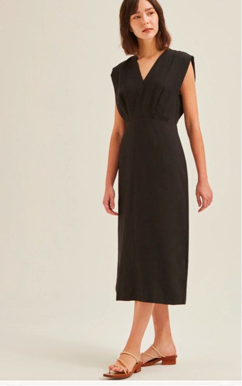 Our second nature pleat shoulder tencel dress in black (Category: Dresses) located in Singapore. Submitted by saturdaymayhem (Listing ID 1354964059, Image 1). Description: XS-p .