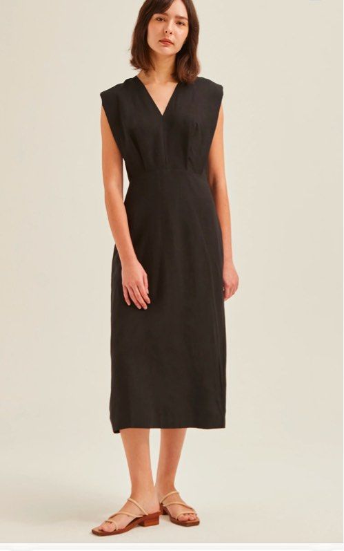 Our second nature pleat shoulder tencel dress in black (Category: Dresses) located in Singapore. Submitted by saturdaymayhem (Listing ID 1354964059, Image 3). Description: XS-p .