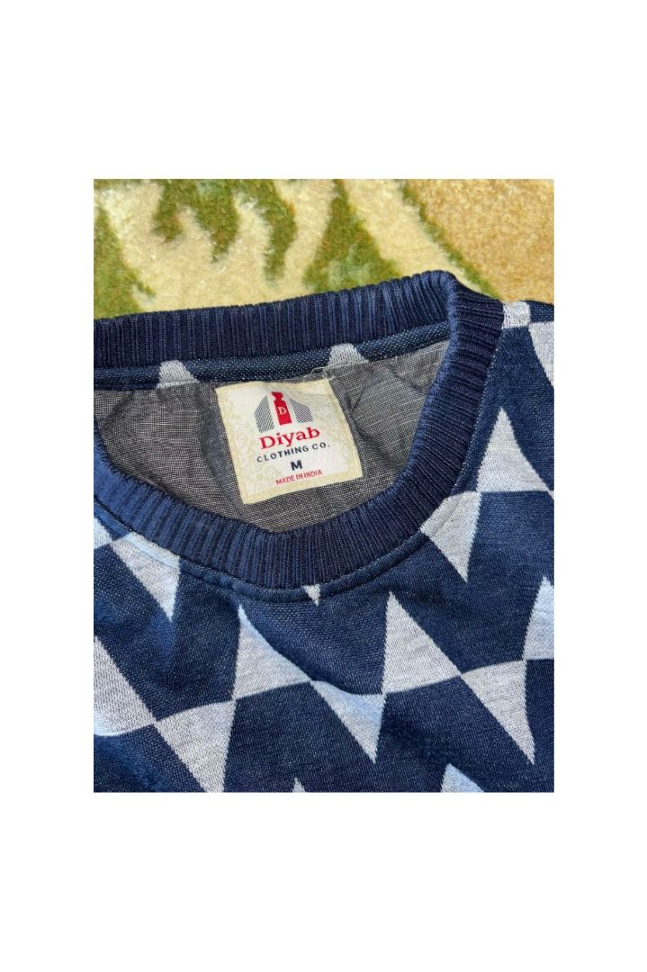 Patterned Long Sleeves Sweater (Category: Coats, Jackets and Outerwear) located in San Pablo. Submitted by sellrie (Listing ID 1354934822, Image 2). Description: no ww perfect for oversized fit.