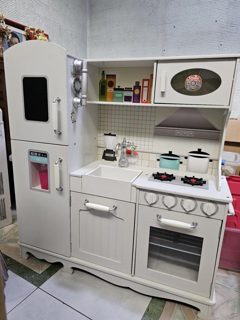 Play kitchen (Category: Infant Playtime) located in San Juan City. Submitted by sdy168 (Listing ID 1354979907, Image 1). Description: .