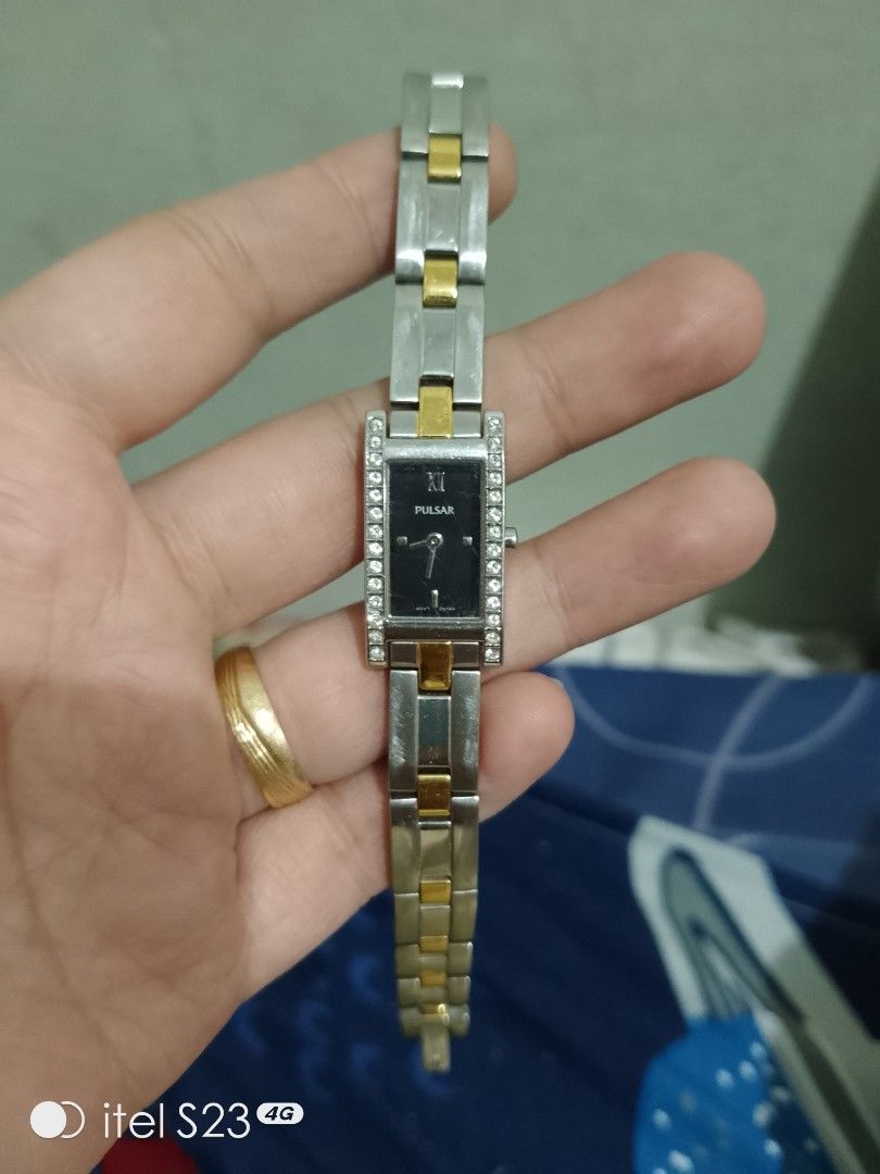 Pulsar Two Tone Watch (Category: Women's Watches) located in Lucena. Submitted by watchmateph (Listing ID 1355036356, Image 1). Description: Ganda nito.